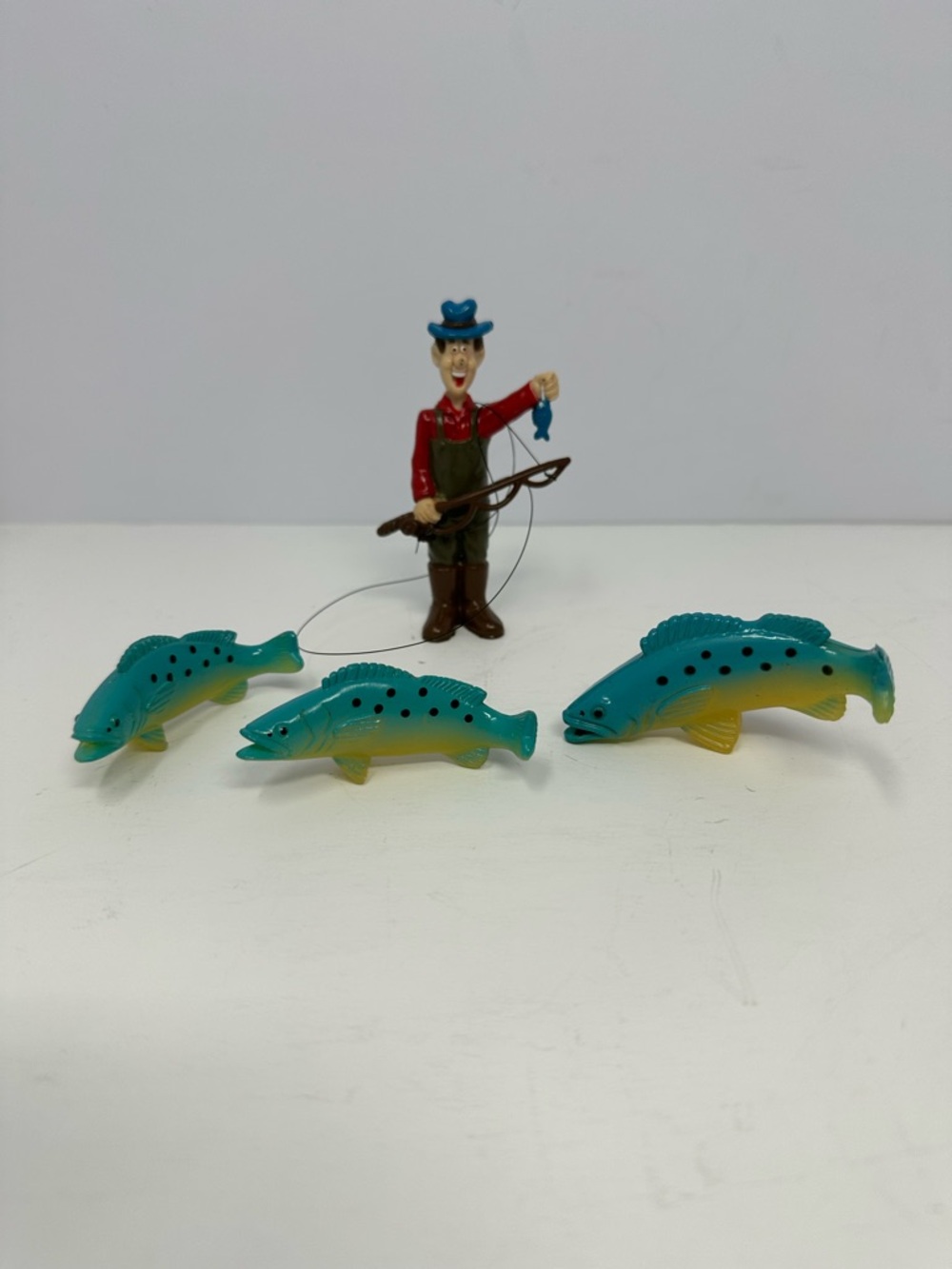 Vintage Cake Topper Set with Fisherman and 3 Fish A0